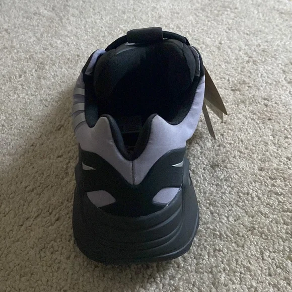 YEEZY 700 MNVN